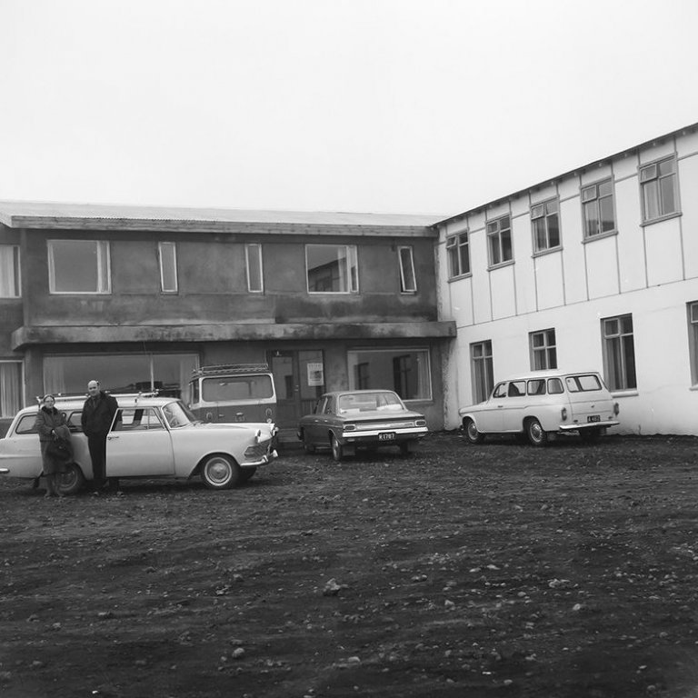 Ólafur Jónsson, ráðunautur og rithöfundur,  tók þessa mynd. Þetta mun vera hótel Reynihlíð, myndin líklega tekin 1967 - Minjasafnið á Akureyri / a1-04108-09  frá Minjasafninu á Akureyri