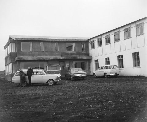 Ólafur Jónsson, ráðunautur og rithöfundur,  tók þessa mynd. Þetta mun vera hótel Reynihlíð, myndin líklega tekin 1967 - Minjasafnið á Akureyri / a1-04108-09  frá Minjasafninu á Akureyri