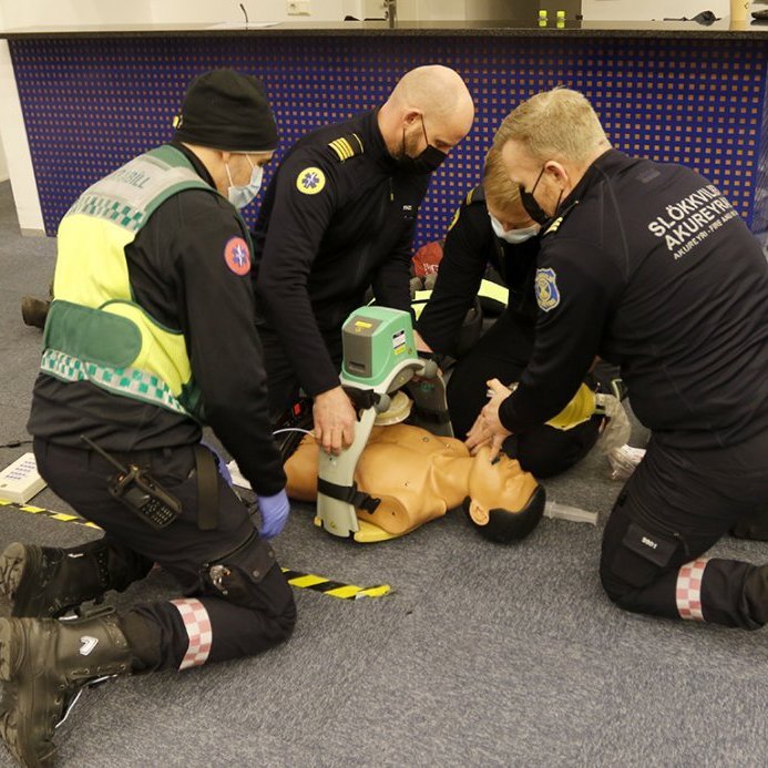 112 dagurinn, 11. febrúar 2022 – Slökkvilið Akureyrar var með sýningu á Glerártorgi í tilefni dagsins, þar sem kynntar voru aðferðir við reykköfun, björgun og endurlífgun, liðið kynnti auk þess ýmsan búnað sem það notar