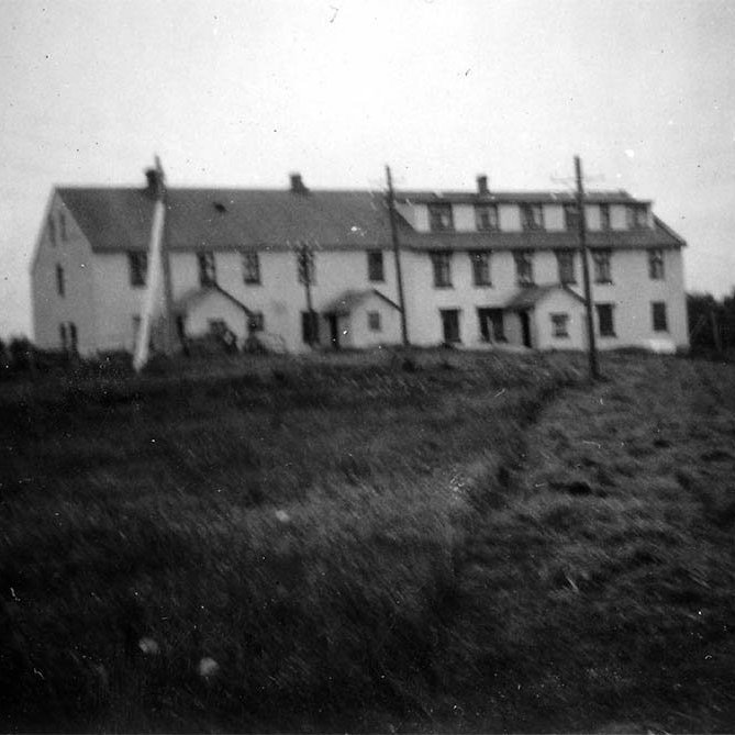 Þetta er stórbýlið Egilsstaðir á Héraði, þar sem nú er rekið glæsilegt hótel. Mynd af býlinu tekin frá öðru sjónarhorni (mynd númer 82) birtist 3. júní á síðasta ári. - Minjasafnið á Akureyri / m-stae-1-7674-2 frá Minjasafninu á Akureyri