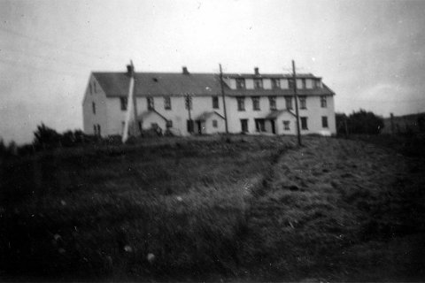 Þetta er stórbýlið Egilsstaðir á Héraði, þar sem nú er rekið glæsilegt hótel. Mynd af býlinu tekin frá öðru sjónarhorni (mynd númer 82) birtist 3. júní á síðasta ári. - Minjasafnið á Akureyri / m-stae-1-7674-2 frá Minjasafninu á Akureyri