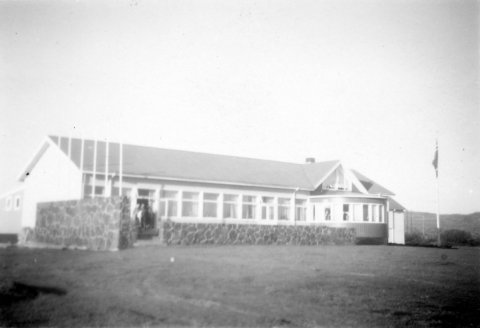 Þetta er Bifröst í Borgarfirði / m-stae1-6608 frá Minjasafninu á Akureyri