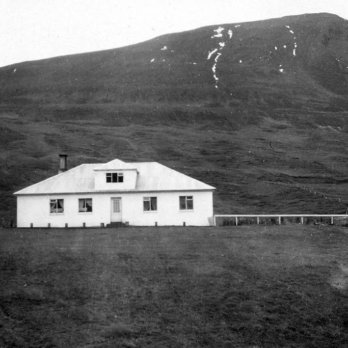 Þetta er bærinn Heiði í Gönguskörðum í Skagafirði, við Þverárfjallsveg norðan Sauðárkróks. - Minjasafnið á Akureyri / m-stae1-6592 frá Minjasafninu á Akureyri