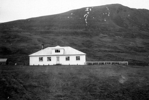 Þetta er bærinn Heiði í Gönguskörðum í Skagafirði, við Þverárfjallsveg norðan Sauðárkróks. - Minjasafnið á Akureyri / m-stae1-6592 frá Minjasafninu á Akureyri