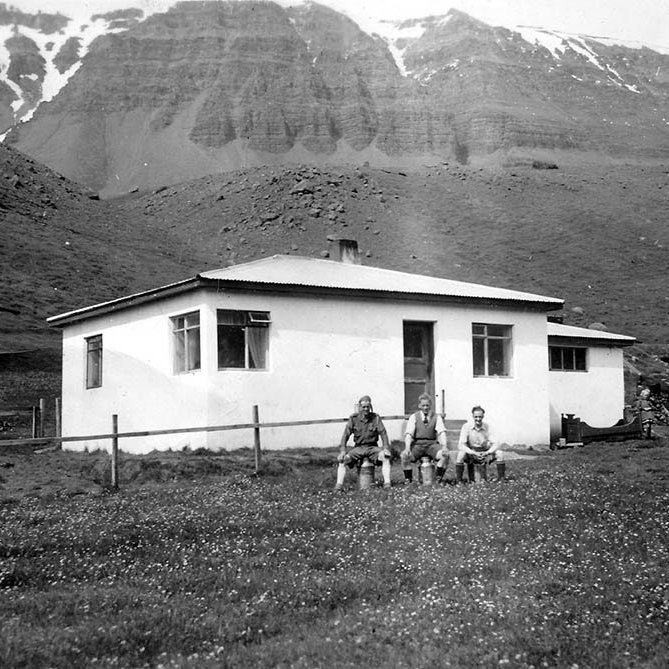 Þetta er bærinn Leyningur í Eyjafjarðarsveit (tilheyrði á sínum tíma gamla Saurbæjarhreppi) / m-stae-1-7029 frá Minjasafninu á Akureyri