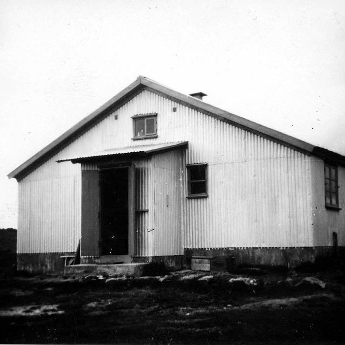 Gamli skáli Ferðafélags Íslands á Hveravöllum sem byggður var um 1940.  / m-stae-1-6978 frá Minjasafninu á Akureyri