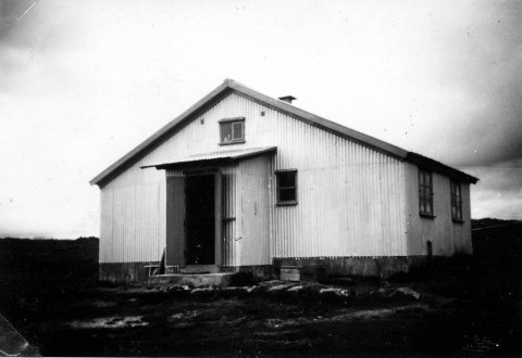 Gamli skáli Ferðafélags Íslands á Hveravöllum sem byggður var um 1940.  / m-stae-1-6978 frá Minjasafninu á Akureyri