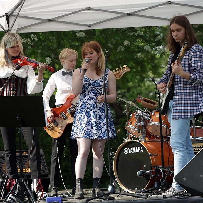 Hljómsveitin Poets, Bullets, Society lék í Lystigarðinum - Ljósmynd: Skapti Hallgrímsson