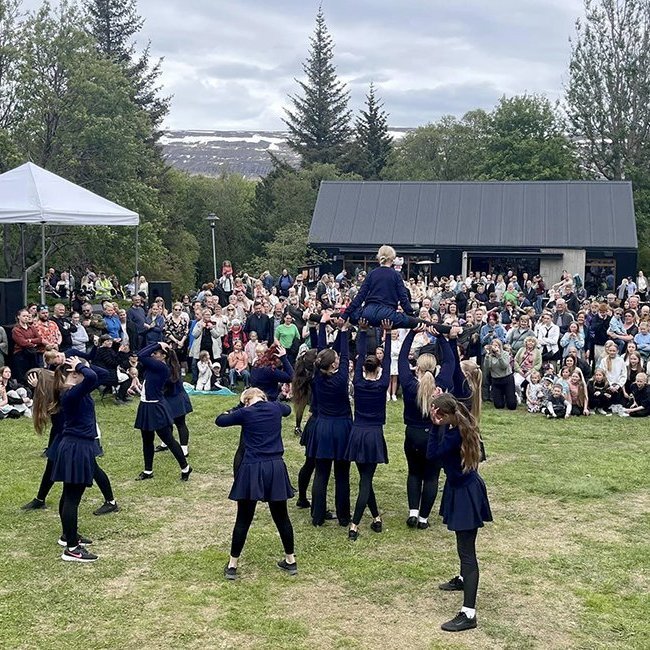 17. júní 2024 – Hópar frá DSA Listdansskóla Akureyrar og Dansskóla STEPS sýndu í Lystigarðinum.