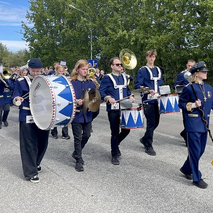 17. júní 2024 – Skrúðganga Skátafélagsins Klakks og Lúðrasveitar Akureyrar fór frá Gamla húsmæðraskólanum við Þórunnarstræti suður í Lystigarð.
