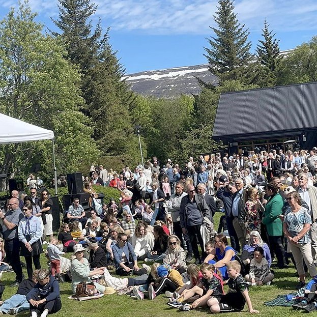 17. júní 2024 – Hópar frá DSA Listdansskóla Akureyrar og Dansskóla STEPS sýndu í Lystigarðinum.