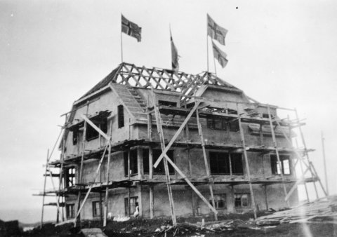 20 - 26.3.2021 - Ekkert er vitað um mynd dagsins að þessu sinni; hvorki nafn ljósmyndarans né hvar myndin er tekin. Þeir sem kunna að búa yfir upplýsingum um myndina vinsamlega hafi samband við Minjasafnið á Akureyri, á netfangið hg@minjasafnid.is - Minjasafnið á Akureyri / Album 247-082