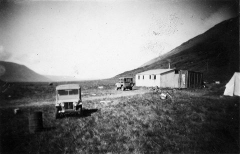 Veit einhver hvar þessi mynd er tekin? Þeir sem kunna að búa yfir upplýsingum um myndina eru hvattir til að senda þær á netföngin hg@minjasafnid.is og skapti@akureyri.net - / m-stae1-16769 frá Minjasafninu á Akureyri