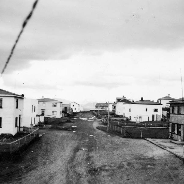 Margir lesendur vissu að þetta er á Höfn í Hornafirði en nánari upplýsingar hafa ekki borist. - / m-stae1-17479 frá Minjasafninu á Akureyri