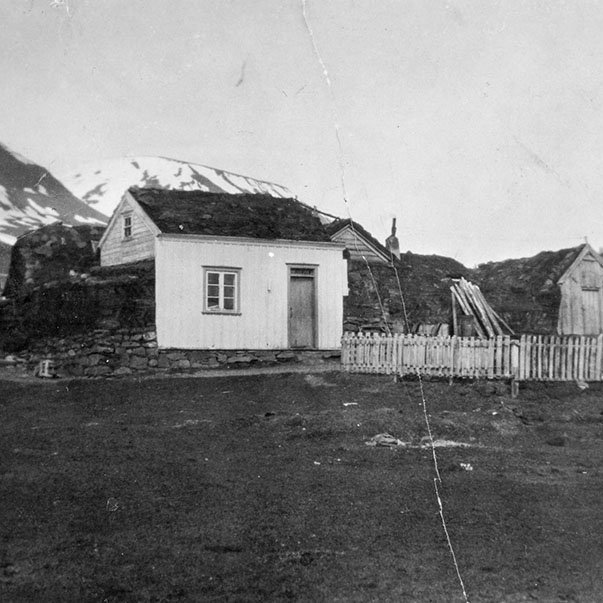 Þetta er gamli bærinn í Spónsgerði í Hörgársveit, skammt frá Möðruvöllum. - / m-stae1-17760 frá Minjasafninu á Akureyri