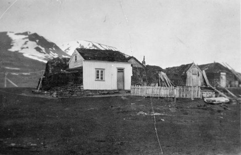 Þetta er gamli bærinn í Spónsgerði í Hörgársveit, skammt frá Möðruvöllum. - / m-stae1-17760 frá Minjasafninu á Akureyri
