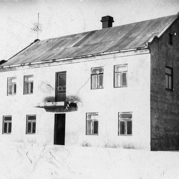 Hefur þú, lesandi góður, hugmynd um hvar þessi mynd er tekin? Þeir sem kunna að búa yfir upplýsingum um myndina eru hvattir til að senda þær á netföngin hg@minjasafnid.is og skapti@akureyri.net - / m-stae1-17647 frá Minjasafninu á Akureyri