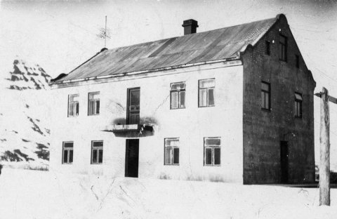 Kirkjuvegur 16 í Ólafsfirði. Húsið hefur mikið breyst í áranna rás. - / m-stae1-17647 frá Minjasafninu á Akureyri