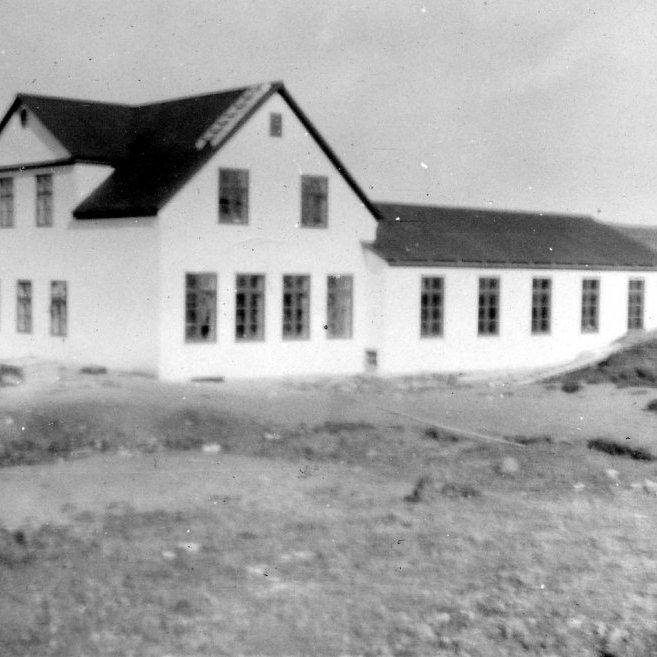 40 – Gamli barnaskólinn á Flúðum í Hrunamannahreppi, rifinn fyrir margt löngu  - Minjasafnið á Akureyri / Album 222-046