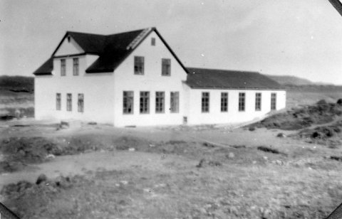 40 – Gamli barnaskólinn á Flúðum í Hrunamannahreppi, rifinn fyrir margt löngu  - Minjasafnið á Akureyri / Album 222-046