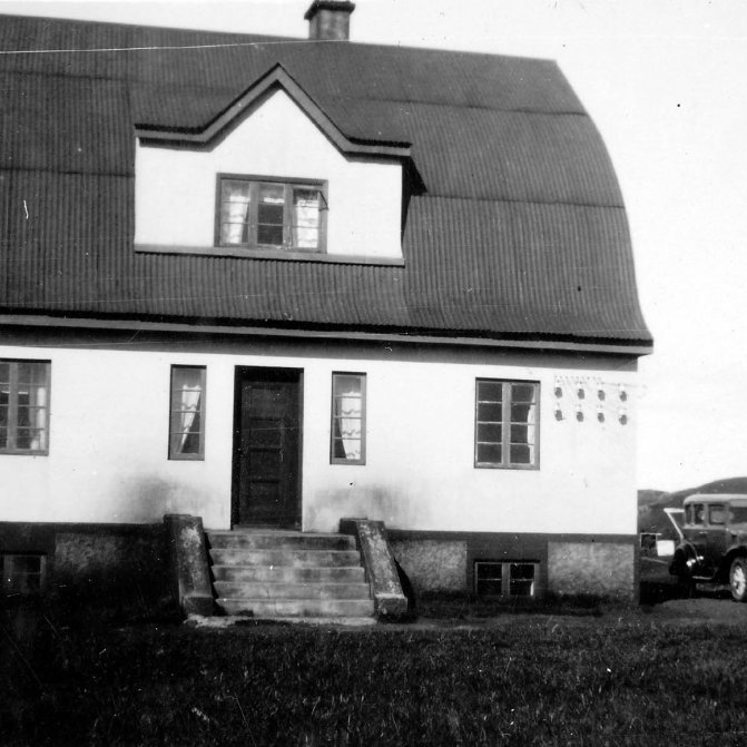 44 – Prestshúsið á Skútustöðum í Mývatnssveit. Húsið stendur enn og hýsir nú Náttúrurannsóknarstöðina við Mývatn.  - Minjasafnið á Akureyri / Album 219 - 147 