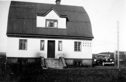 44 – Prestshúsið á Skútustöðum í Mývatnssveit. Húsið stendur enn og hýsir nú Náttúrurannsóknarstöðina við Mývatn.  - Minjasafnið á Akureyri / Album 219 - 147