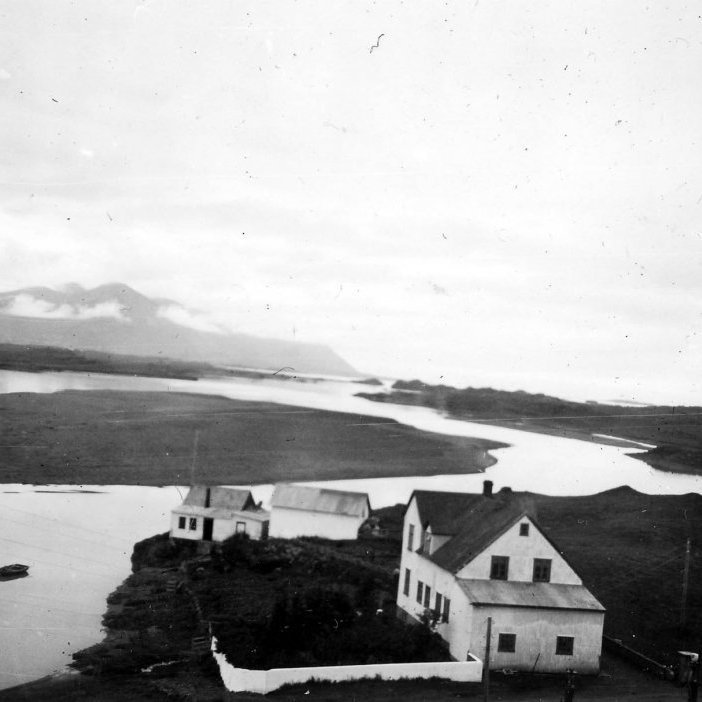 47 – Ferjukot í Borgarfirði, við Hvítá - Minjasafnið á Akureyri / Album 219 - 098