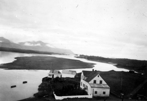 47 – Ferjukot í Borgarfirði, við Hvítá - Minjasafnið á Akureyri / Album 219 - 098