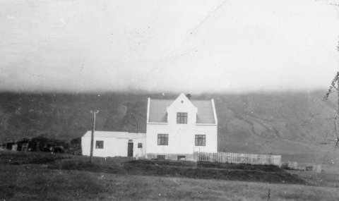 Þetta er bærinn Uppsalir í Eyjafirði - Minjasafnið á Akureyri / Album 120-85