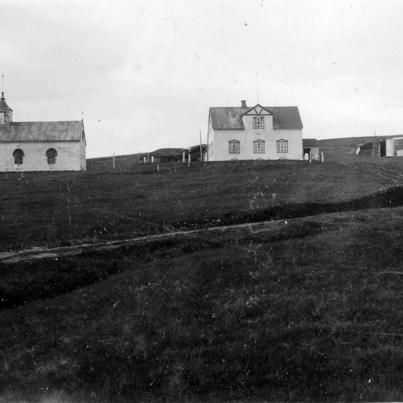 Þetta er bærinn Lundarbrekka í Bárðardal. - Minjasafnið á Akureyri / Mynd 300 - 296