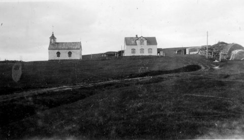 Þetta er bærinn Lundarbrekka í Bárðardal. - Minjasafnið á Akureyri / Mynd 300 - 296