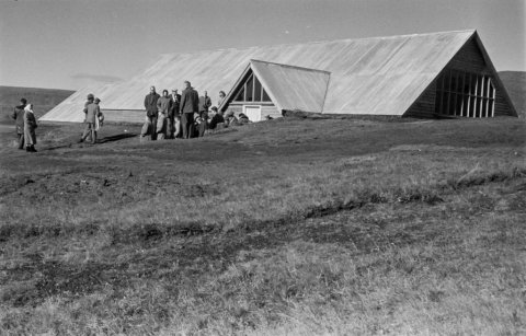 Ólafur Jónsson ráðunautur og rithöfundur  tók myndina, þetta er Stöng í Þjórsárdal.