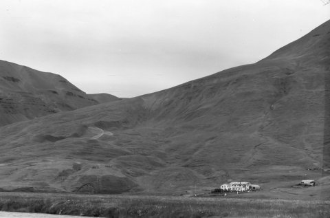 Ólafur Jónsson, ráðunautur og rithöfundur,  tók þessa mynd. Þær upplýsingar hafa borist að þetta eru Gunnsteinsstaðir í Langadal.