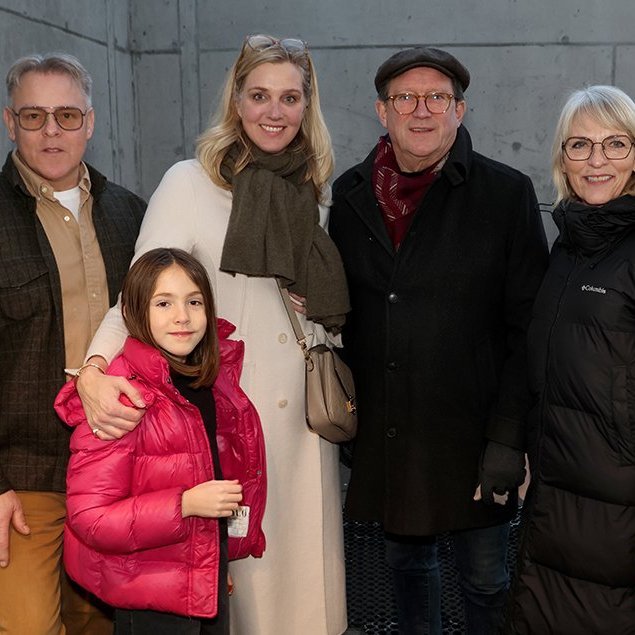 80 ára afmælishátíð ÍBA – Þegar Ásthildur Sturludóttir bæjarstjóri á Akureyri og fjölskylda yfirgáfu Bogann var Kristján Þór Júlíusson, fyrrverandi bæjarstjóri, á leið þar inn ásamt eiginkonu sinni. Frá vinstri: Hafþór Jónsson, Ásthildur Sturludóttir og Lilja Sigríður, dóttir þeirra, Kristján Þór Júlíusson og Guðbjörg Ringsted. Mynd: Skapti Hallgrímsson