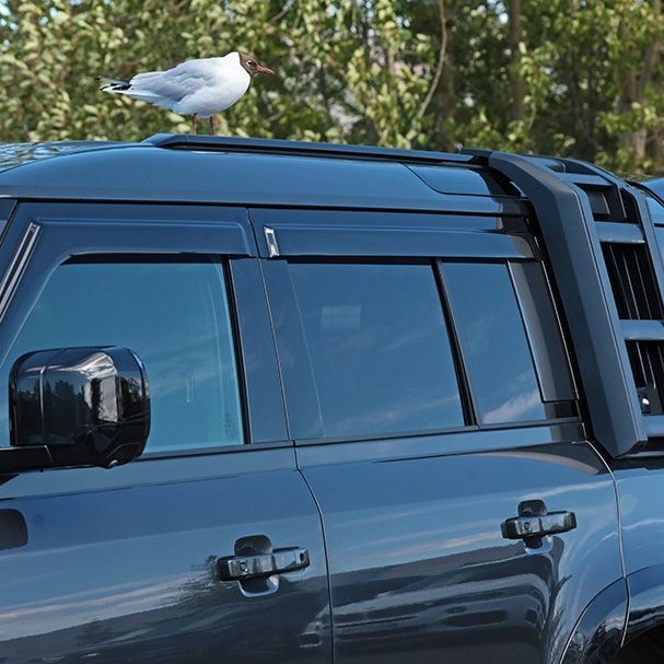 Eigandi þessa bíls fékk „fugl“ fyrsta keppnisdaginn án þess að vita af því!