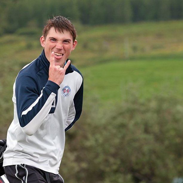 Valur Snær Guðmundsson glaður í bragði eftir síðasta höggið á öðrum degi mótsins.