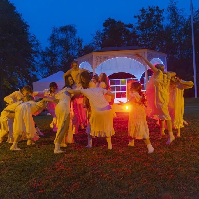 Akureyrarvaka 2025 - Setningarathöfnin Rökkurró í Lystigarðinum á afmælisdegi Akureyrarbæjar, föstudagskvöldið 29. ágúst. Mynd: Hilmar Friðjónsson