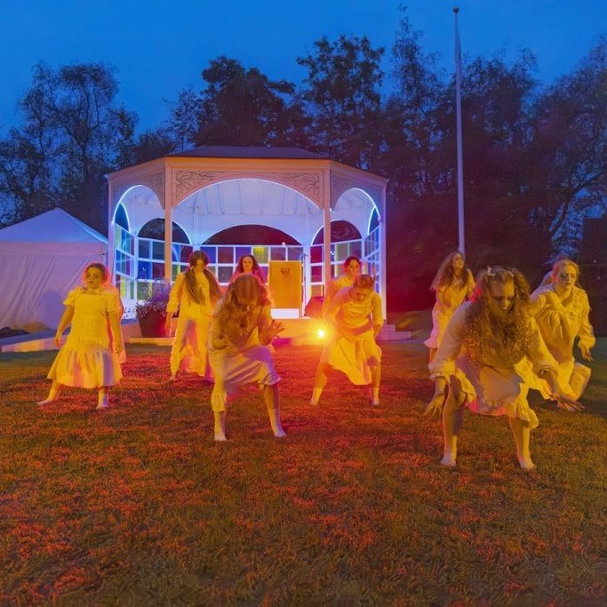 Akureyrarvaka 2025 - Setningarathöfnin Rökkurró í Lystigarðinum á afmælisdegi Akureyrarbæjar, föstudagskvöldið 29. ágúst. Mynd: Hilmar Friðjónsson