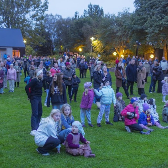 Akureyrarvaka 2025 - Setningarathöfnin Rökkurró í Lystigarðinum á afmælisdegi Akureyrarbæjar, föstudagskvöldið 29. ágúst. Mynd: Hilmar Friðjónsson