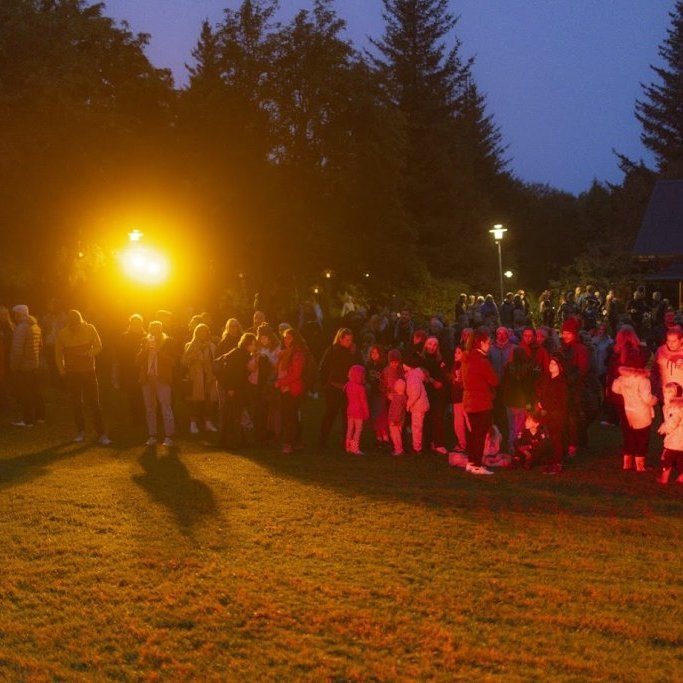 Akureyrarvaka 2025 - Setningarathöfnin Rökkurró í Lystigarðinum á afmælisdegi Akureyrarbæjar, föstudagskvöldið 29. ágúst. Mynd: Hilmar Friðjónsson