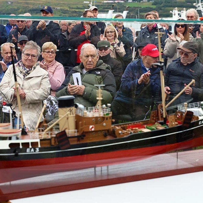 Akureyrarvaka 2025 - Glæsilegt líkan af Harðbak EA 3, einum síðutogara Útgerðarfélags Akureyringa, afhjúpað á Torfunefsbryggju. Mynd: Skapti Hallgrímsson