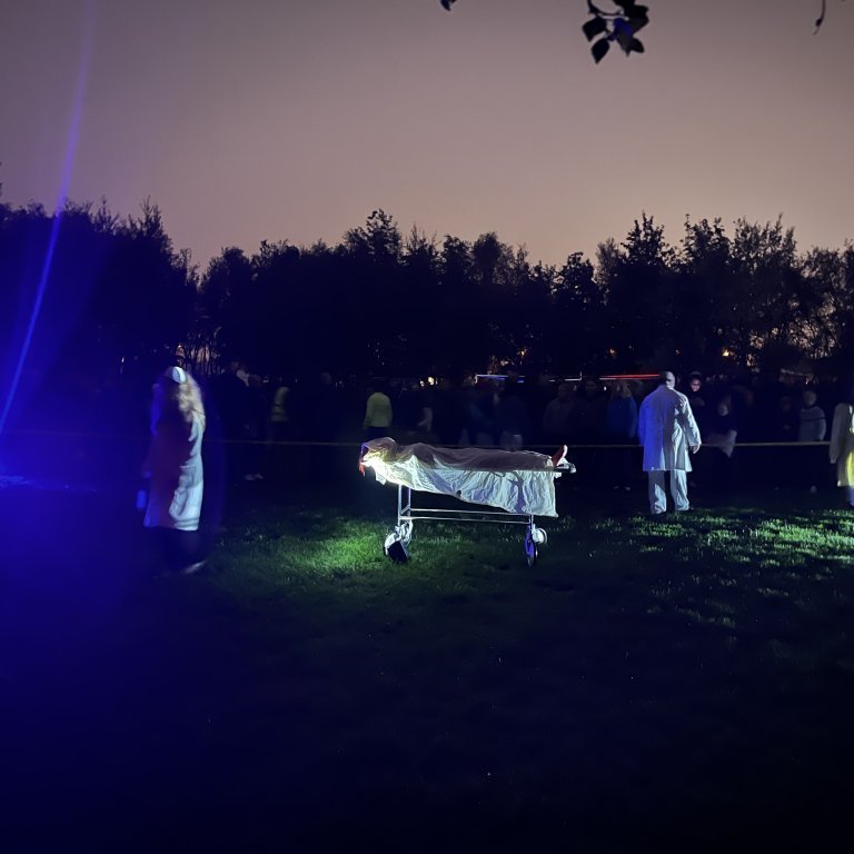 Akureyrarvaka 2025 - Draugaslóð á Hamarkotstúni á föstudagskvöldi. Mynd: Rakel Hinriksdóttir