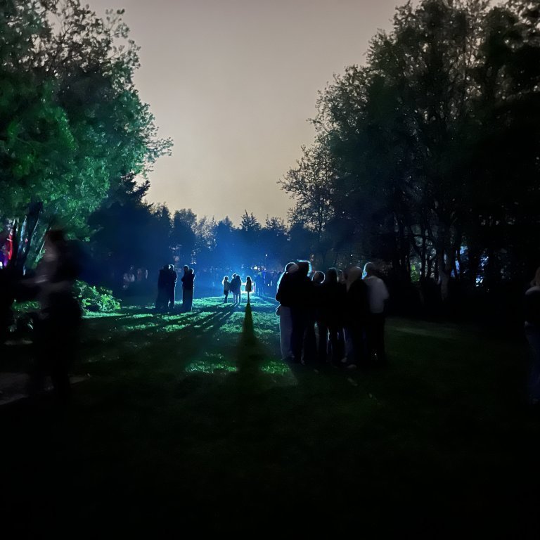 Akureyrarvaka 2025 - Draugaslóð á Hamarkotstúni á föstudagskvöldi. Mynd: Rakel Hinriksdóttir