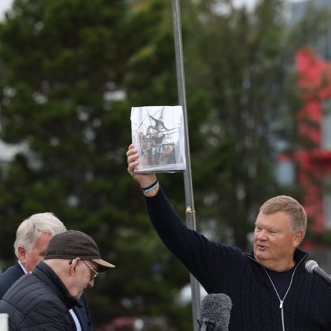 Akureyrarvaka 2025 - Glæsilegt líkan af Harðbak EA 3, einum síðutogara Útgerðarfélags Akureyringa, afhjúpað á Torfunefsbryggju. Mynd: Hilmar Friðjónsson