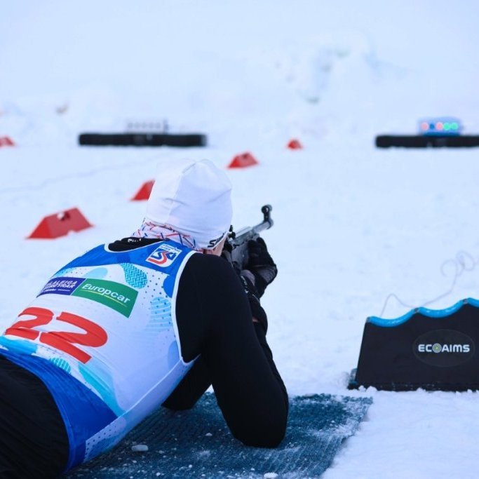 Fyrsta bikarmót ársins í skíðaskotfimi sem haldið var í Hlíðarfjalli. Þá var í fyrsta sinn á Íslandi skotið standandi og liggjandi með laser rifflum. Mynd: Anastasiia LeoNova Kramarenko.