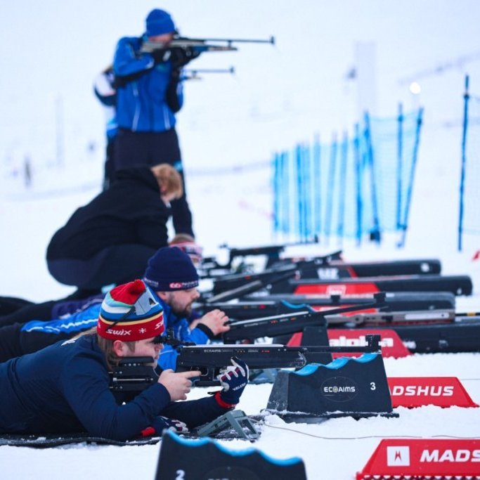 Fyrsta bikarmót ársins í skíðaskotfimi sem haldið var í Hlíðarfjalli. Þá var í fyrsta sinn á Íslandi skotið standandi og liggjandi með laser rifflum. Mynd: Anastasiia LeoNova Kramarenko.