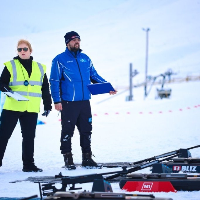 Fyrsta bikarmót ársins í skíðaskotfimi sem haldið var í Hlíðarfjalli. Þá var í fyrsta sinn á Íslandi skotið standandi og liggjandi með laser rifflum. Mynd: Anastasiia LeoNova Kramarenko.