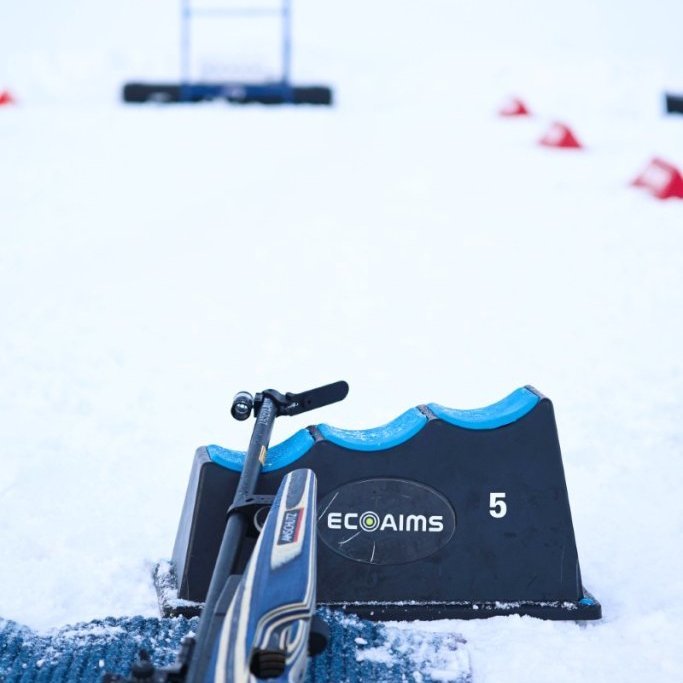 Fyrsta bikarmót ársins í skíðaskotfimi sem haldið var í Hlíðarfjalli. Þá var í fyrsta sinn á Íslandi skotið standandi og liggjandi með laser rifflum. Mynd: Anastasiia LeoNova Kramarenko.