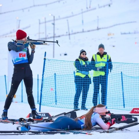 Fyrsta bikarmót ársins í skíðaskotfimi sem haldið var í Hlíðarfjalli. Þá var í fyrsta sinn á Íslandi skotið standandi og liggjandi með laser rifflum. Mynd: Anastasiia LeoNova Kramarenko.