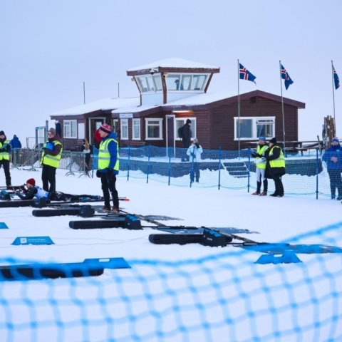 Fyrsta bikarmót ársins í skíðaskotfimi sem haldið var í Hlíðarfjalli. Þá var í fyrsta sinn á Íslandi skotið standandi og liggjandi með laser rifflum. Mynd: Anastasiia LeoNova Kramarenko.